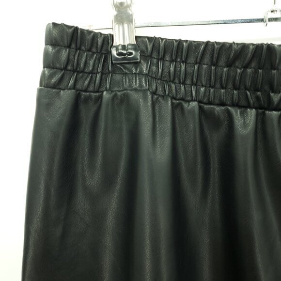 Fabletics Faux Vegan Leather Stretch Waistband Active Shorts Pockets M Black - Picture 11 of 16